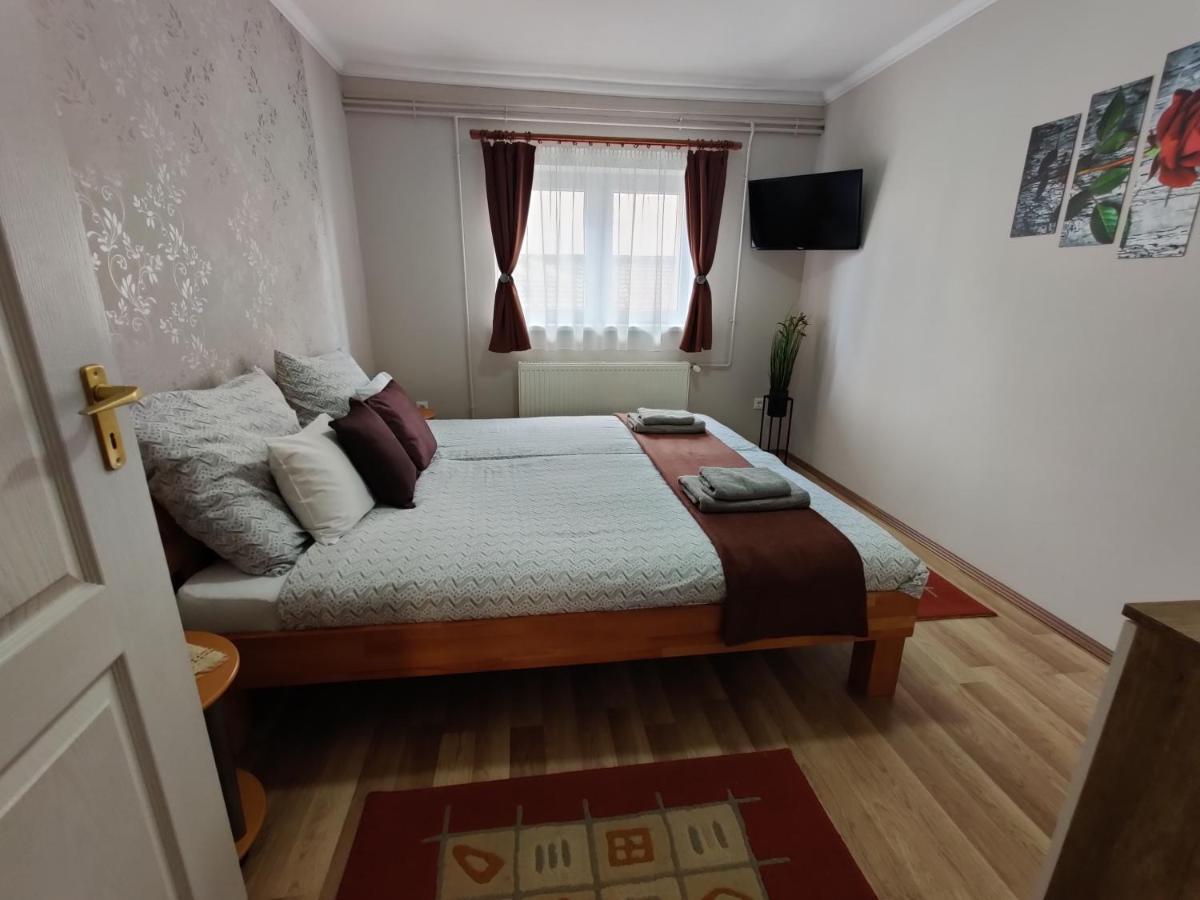 Katalin Apartmanhaz Miskolc Buitenkant foto