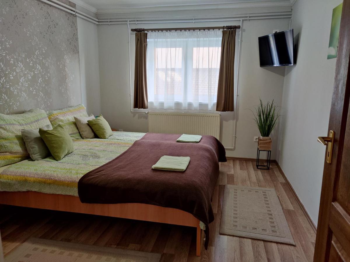 Katalin Apartmanhaz Miskolc Buitenkant foto