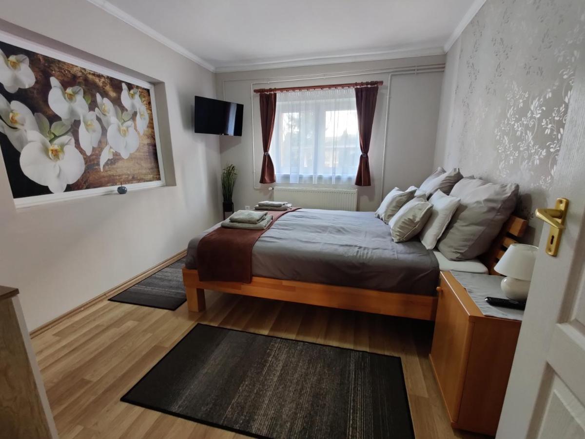Katalin Apartmanhaz Miskolc Buitenkant foto