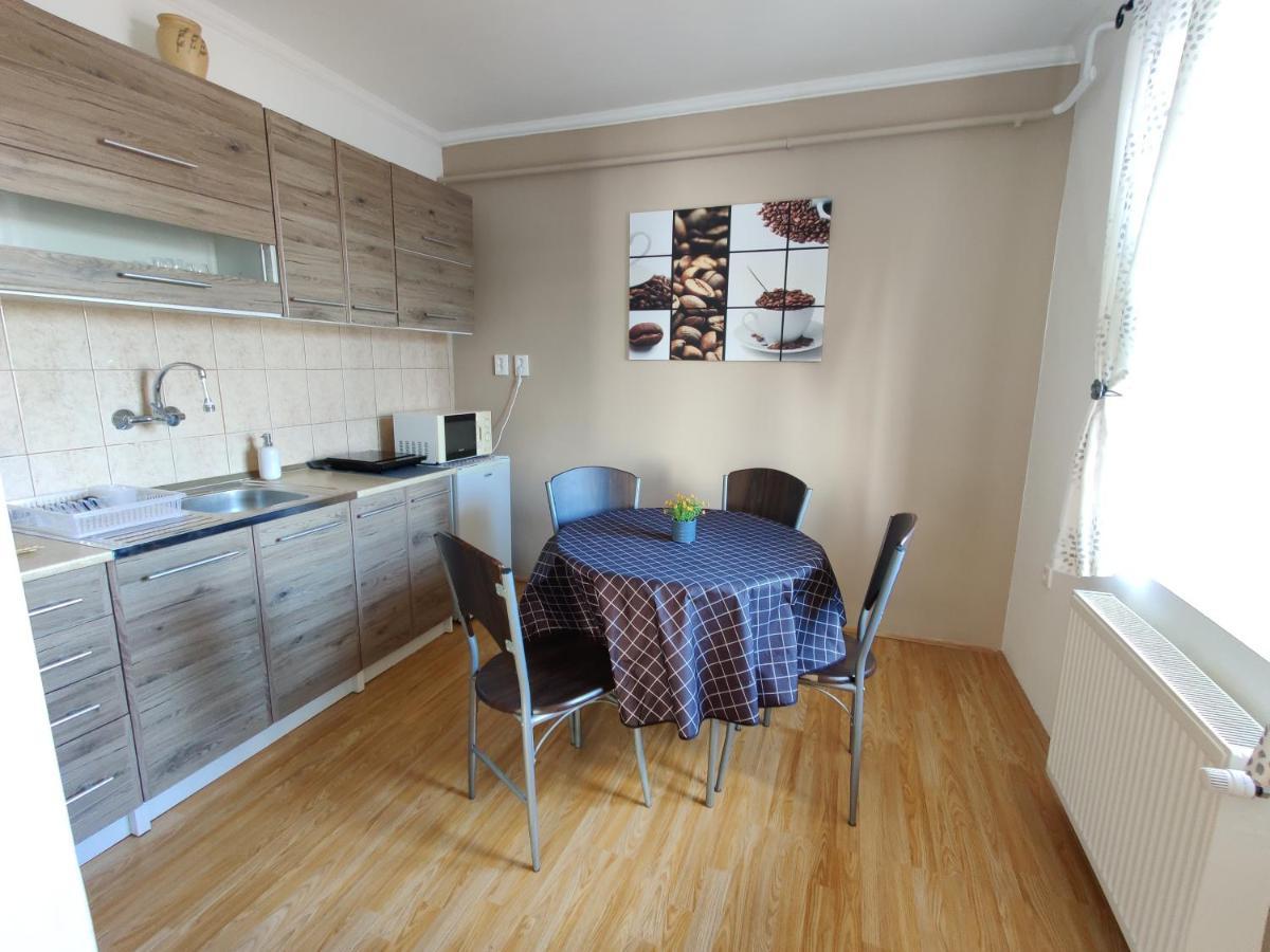 Katalin Apartmanhaz Miskolc Buitenkant foto