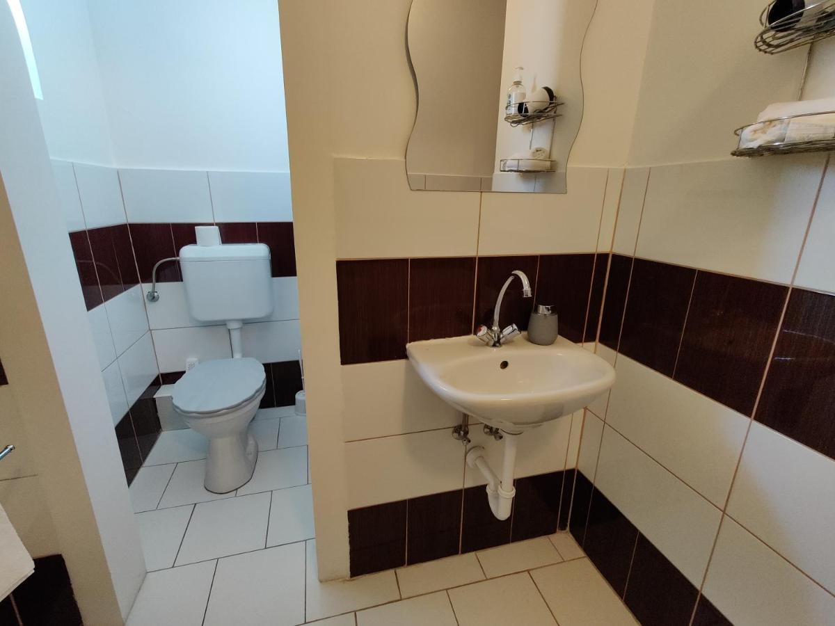 Katalin Apartmanhaz Miskolc Buitenkant foto