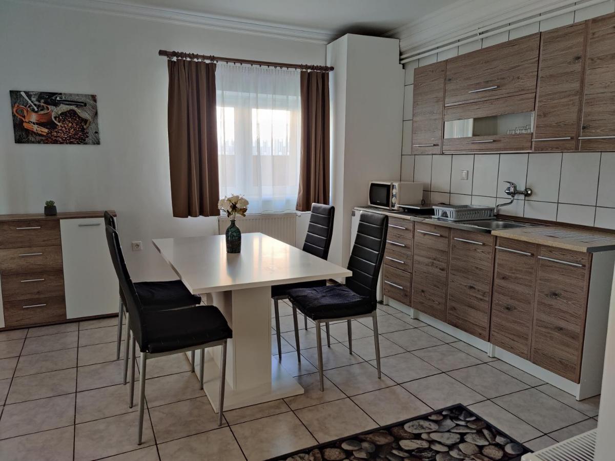 Katalin Apartmanhaz Miskolc Buitenkant foto