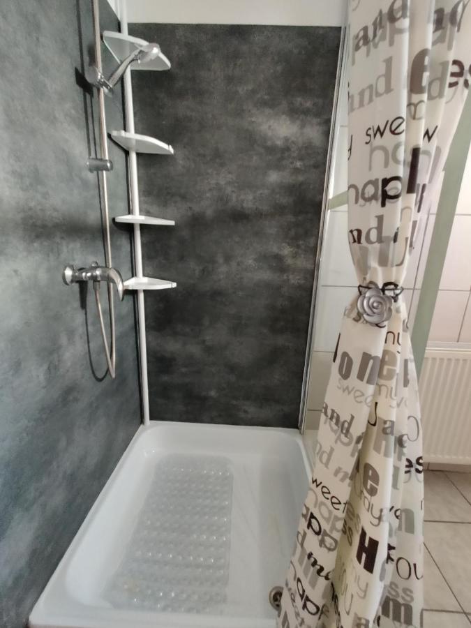 Katalin Apartmanhaz Miskolc Buitenkant foto