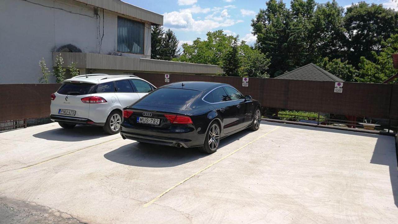 Katalin Apartmanhaz Miskolc Buitenkant foto