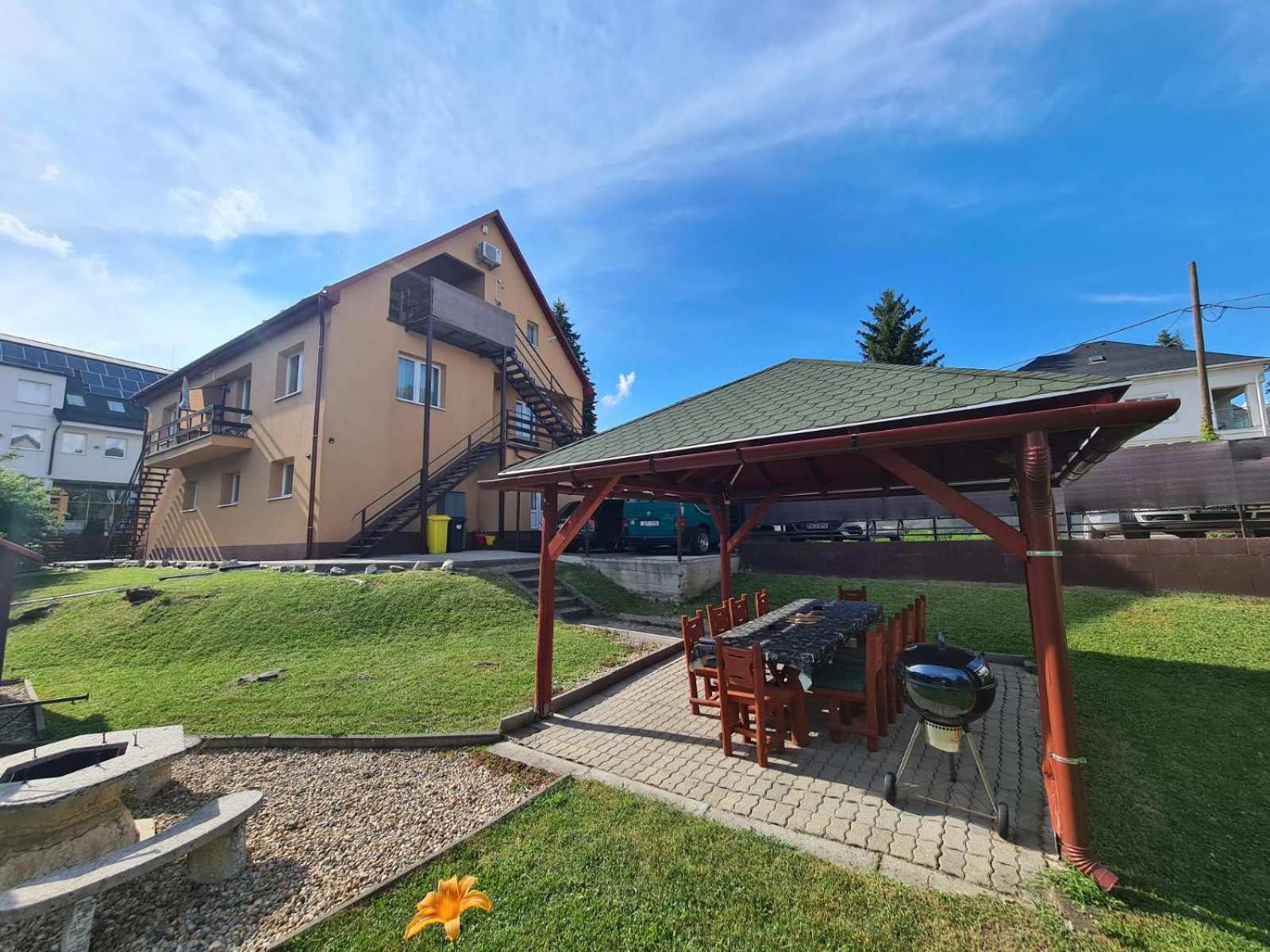 Katalin Apartmanhaz Miskolc Buitenkant foto